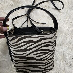 Stylish Zebra Print Bucket Bag